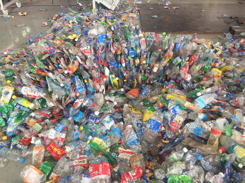 The development of global plastic recycling economy is facing a 